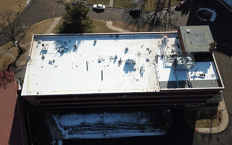 commercial-roofing-service-page-supporting-image-800px-1920w